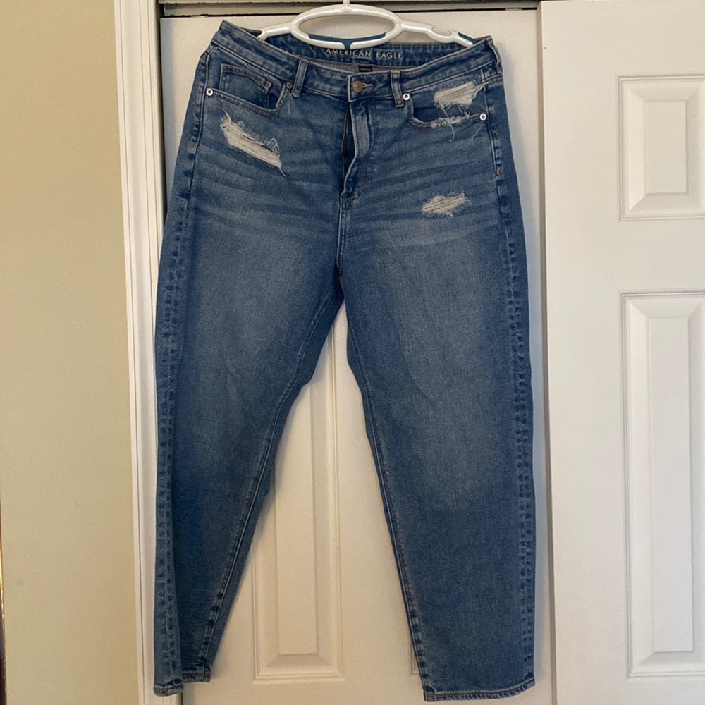American Eagle Outfitters High-Rise Distressed Mom Jeans - Blue